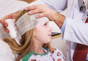 ضربه به سر کودکان