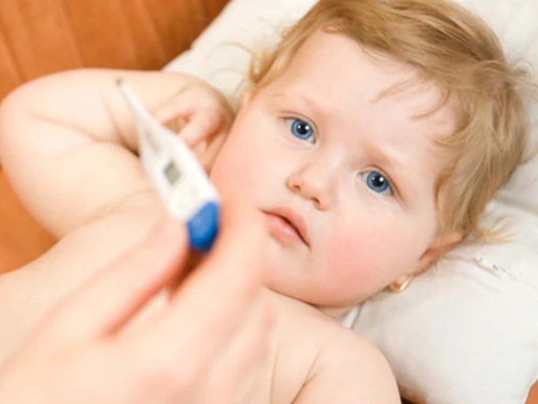 درباره مراقبت های بعد از واکسیناسیون کودک